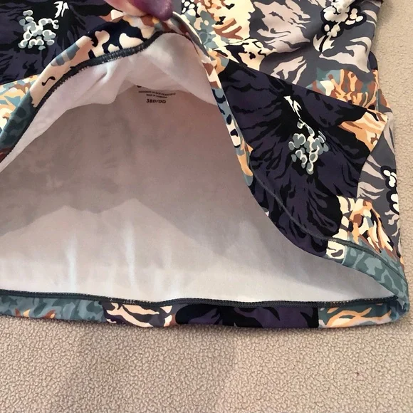 ATHLETA Maldives high neck swim top. Underwire. Excellent condition. Sz 38D/DD - Picture 7 of 12